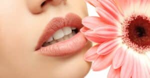 איך יודעים איזה צבע הכי יתאים כאיפור קבוע לשפתיים