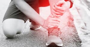 הקשר בין פטרת ציפורניים לתסמונת רגל האתלט